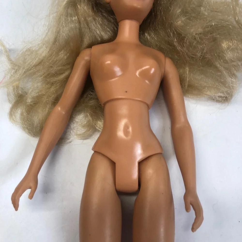 Vintage 1987 Hasbro Barbie Doll Blonde Hair‎ Blue Eyes Collectible Toy